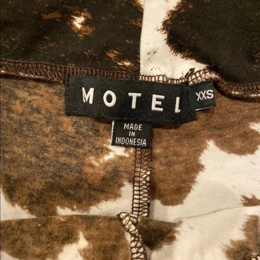 {SOLD}Motel rocks cow print - Picture 4 of 5